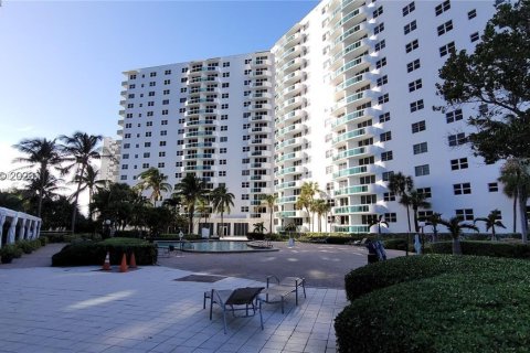 Condominio en alquiler en Hollywood, Florida, 2 dormitorios, 116.22 m2 № 2010382 - foto 28