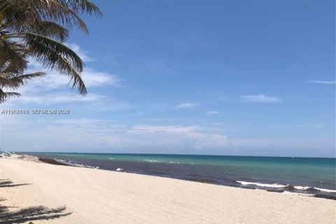 Condominio en alquiler en Hollywood, Florida, 2 dormitorios, 116.22 m2 № 2010382 - foto 25