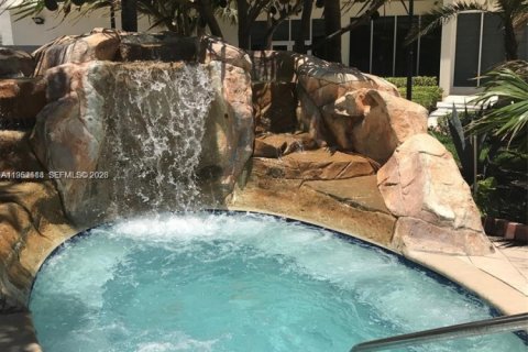 Condominio en alquiler en Hollywood, Florida, 2 dormitorios, 116.22 m2 № 2010382 - foto 17