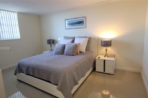 Condominio en alquiler en Hollywood, Florida, 2 dormitorios, 116.22 m2 № 2010382 - foto 11