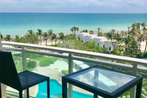 Condominio en alquiler en Hollywood, Florida, 2 dormitorios, 116.22 m2 № 2010382 - foto 3