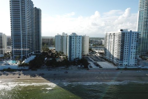 Condominio en alquiler en Hollywood, Florida, 2 dormitorios, 116.22 m2 № 2010382 - foto 29