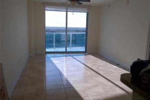 Condo in Sunrise, Florida, 3 bedrooms  № 2278264 - photo 6