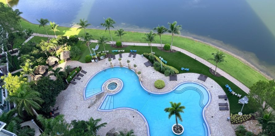 Condo in Sunrise, Florida, 3 bedrooms  № 2278264