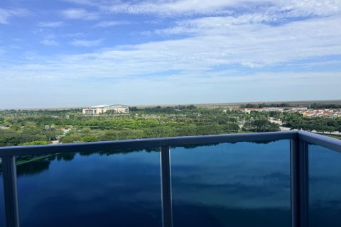 Condo in Sunrise, Florida, 3 bedrooms  № 2278264 - photo 3