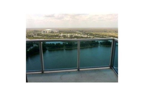 Condo in Sunrise, Florida, 3 bedrooms  № 2278264 - photo 7
