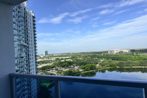 Condo in Sunrise, Florida, 3 bedrooms  № 2278264 - photo 10