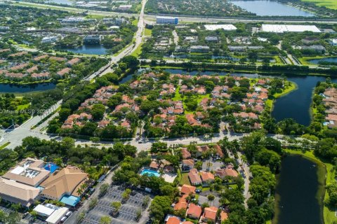 House in Weston, Florida 2 bedrooms, 84.82 sq.m. № 1880220 - photo 24