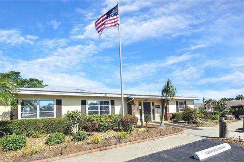 Villa ou maison à vendre à Bradenton, Floride: 2 chambres, 83.61 m2 № 1905562 - photo 4