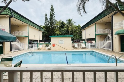 Condo in North Miami, Florida, 1 bedroom  № 1895527 - photo 14