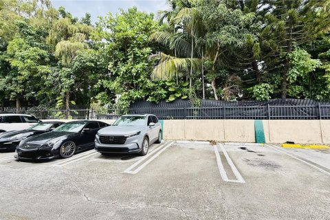 Condo in North Miami, Florida, 1 bedroom  № 1895527 - photo 19