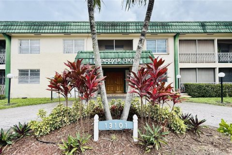 Condo in North Miami, Florida, 1 bedroom  № 1895527 - photo 16