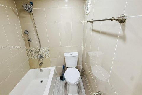 Condo in North Miami, Florida, 1 bedroom  № 1895527 - photo 7