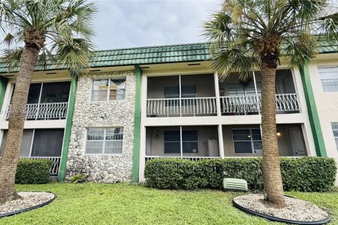 Condo in North Miami, Florida, 1 bedroom  № 1895527 - photo 17