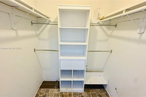 Condo in North Miami, Florida, 1 bedroom  № 1895527 - photo 9