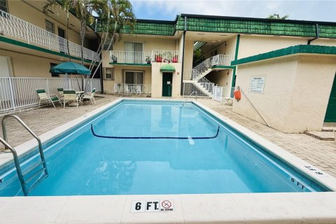 Condo in North Miami, Florida, 1 bedroom  № 1895527 - photo 12