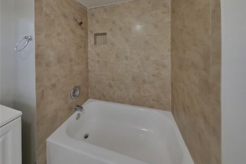 Casa en alquiler en Tampa, Florida, 3 dormitorios, 114.64 m2 № 1910969 - foto 9