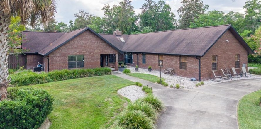 House in Ocala, Florida 4 bedrooms, 376.16 sq.m. № 2209687