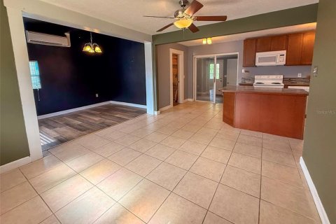 Casa en venta en Mount Dora, Florida, 4 dormitorios, 135.17 m2 № 2148600 - foto 5