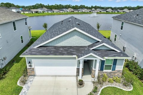 House in Palm Coast, Florida 3 bedrooms, 175.68 sq.m. № 1903847 - photo 1