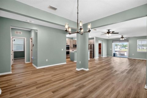 House in Palm Coast, Florida 3 bedrooms, 175.68 sq.m. № 1903847 - photo 11