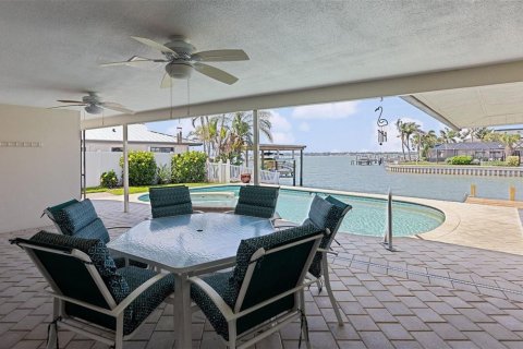 House in Saint Petersburg, Florida 3 bedrooms, 198.35 sq.m. № 1717411 - photo 23