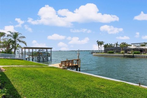 House in Saint Petersburg, Florida 3 bedrooms, 198.35 sq.m. № 1717411 - photo 28