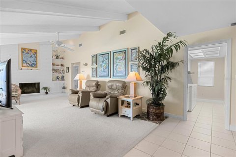 House in Saint Petersburg, Florida 3 bedrooms, 198.35 sq.m. № 1717411 - photo 15