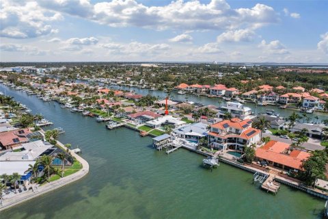House in Saint Petersburg, Florida 3 bedrooms, 198.35 sq.m. № 1717411 - photo 2