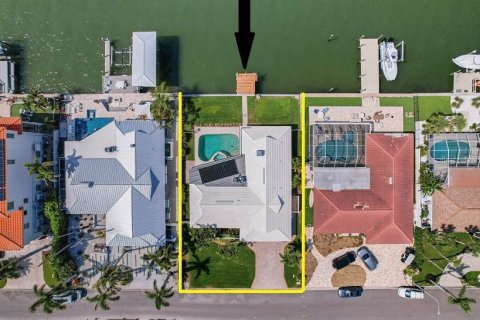 House in Saint Petersburg, Florida 3 bedrooms, 198.35 sq.m. № 1717411 - photo 4