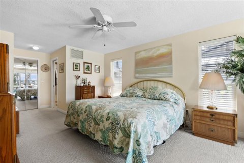 House in Saint Petersburg, Florida 3 bedrooms, 198.35 sq.m. № 1717411 - photo 12