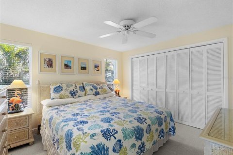 House in Saint Petersburg, Florida 3 bedrooms, 198.35 sq.m. № 1717411 - photo 22
