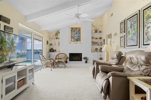 House in Saint Petersburg, Florida 3 bedrooms, 198.35 sq.m. № 1717411 - photo 18