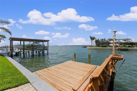 House in Saint Petersburg, Florida 3 bedrooms, 198.35 sq.m. № 1717411 - photo 29