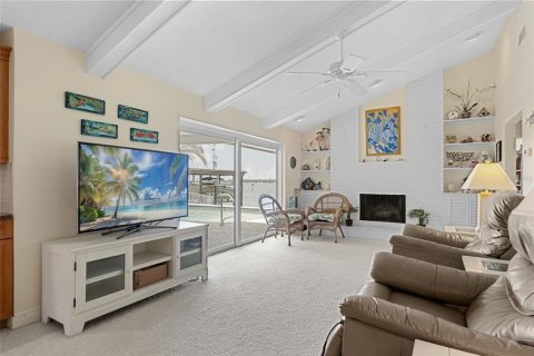 House in Saint Petersburg, Florida 3 bedrooms, 198.35 sq.m. № 1717411 - photo 16