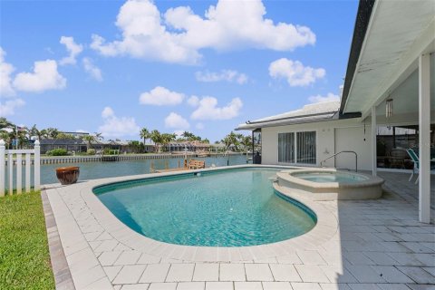House in Saint Petersburg, Florida 3 bedrooms, 198.35 sq.m. № 1717411 - photo 27