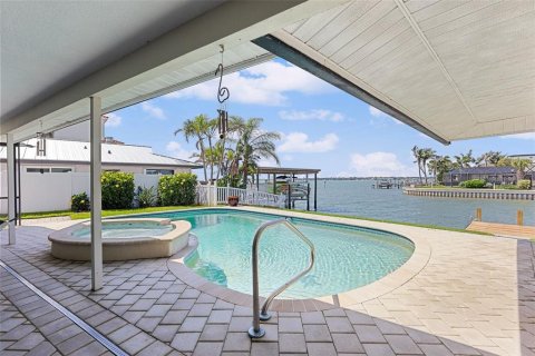House in Saint Petersburg, Florida 3 bedrooms, 198.35 sq.m. № 1717411 - photo 26