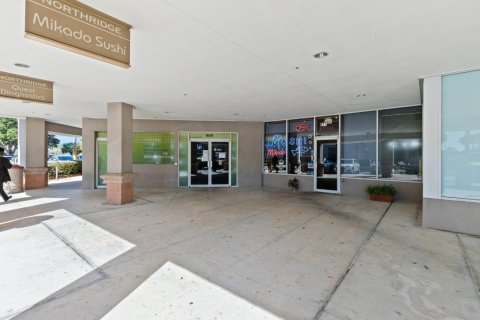 Commercial property in Oakland Park, Florida № 998295 - photo 1