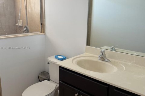 Townhouse in Miami, Florida 3 bedrooms, 161.65 sq.m. № 1946300 - photo 11