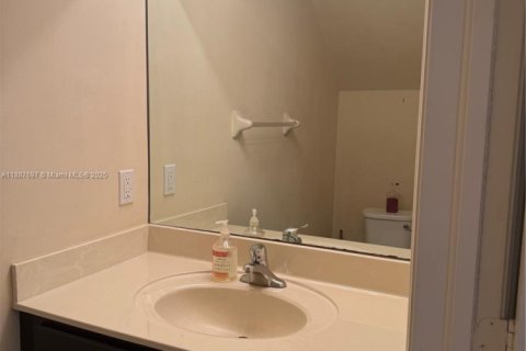 Townhouse in Miami, Florida 3 bedrooms, 161.65 sq.m. № 1946300 - photo 17