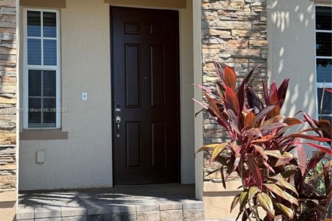 Townhouse in Miami, Florida 3 bedrooms, 161.65 sq.m. № 1946300 - photo 1