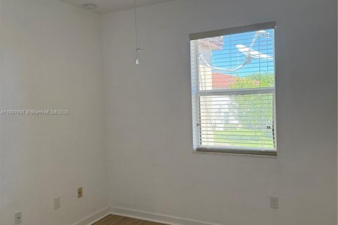 Townhouse in Miami, Florida 3 bedrooms, 161.65 sq.m. № 1946300 - photo 14