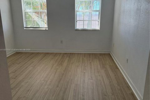 Townhouse in Miami, Florida 3 bedrooms, 161.65 sq.m. № 1946300 - photo 9