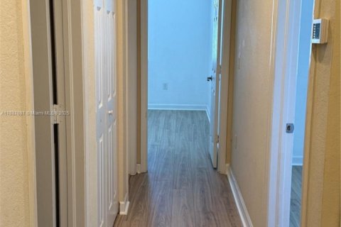 Townhouse in Miami, Florida 3 bedrooms, 161.65 sq.m. № 1946300 - photo 8