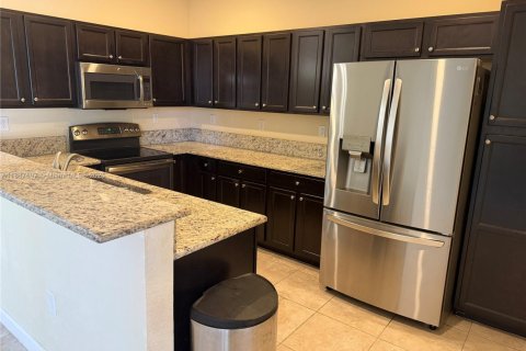 Townhouse in Miami, Florida 3 bedrooms, 161.65 sq.m. № 1946300 - photo 6