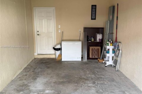 Townhouse in Miami, Florida 3 bedrooms, 161.65 sq.m. № 1946300 - photo 19