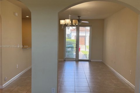 Townhouse in Miami, Florida 3 bedrooms, 161.65 sq.m. № 1946300 - photo 5
