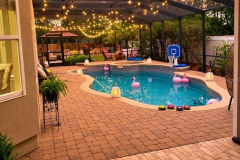 House in Apopka, Florida 4 bedrooms, 342.72 sq.m. № 2198269 - photo 2