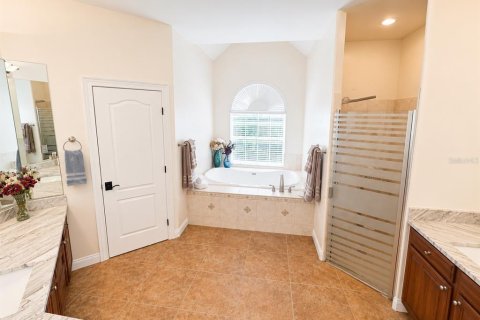 House in Apopka, Florida 4 bedrooms, 342.72 sq.m. № 2198269 - photo 21