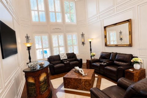 House in Apopka, Florida 4 bedrooms, 342.72 sq.m. № 2198269 - photo 6